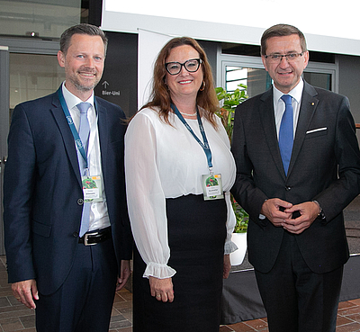 V. l.: Christian Altmann (Leiter Cluster & Kooperationen Business Upper Austria), Heidrun Hochreiter (Managerin Lebensmittel-Cluster), Wirtschafts- und Forschungs-Landesrat Markus Achleitner. © Cityfoto/Roland Pelzl