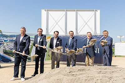 Stefan Bohn (Managing Director Panattoni Deutschland), Christian Deleja-Hotko (Bürgermeister der Stadt Enns), Daniel Oetjen (Managing Director Panattoni Deutschland), Wirtschafts-Landesrat Markus Achleitner, Jürgen Winklbauer (Managing Director Panattoni Austria) und Werner Pamminger (Geschäftsführer Business Upper Austria). © Cityfoto/Roberta Pelzl-Mairwöger.